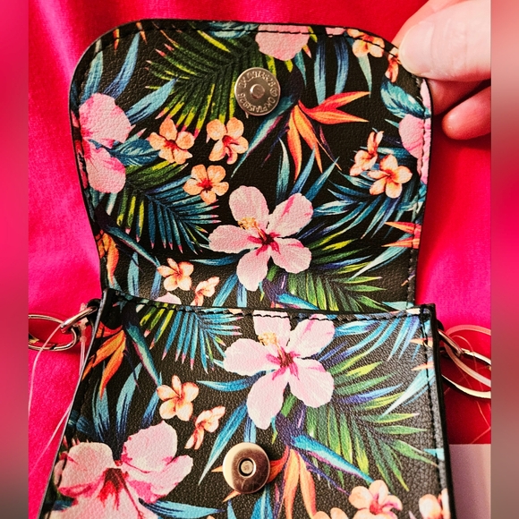 Madden Girl Cell Phone Crossbody Bag - Picture 4 of 16